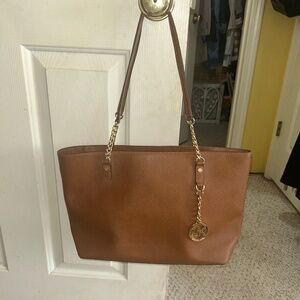 Micheal Kors Medium shoulder bag. Excellent used condition